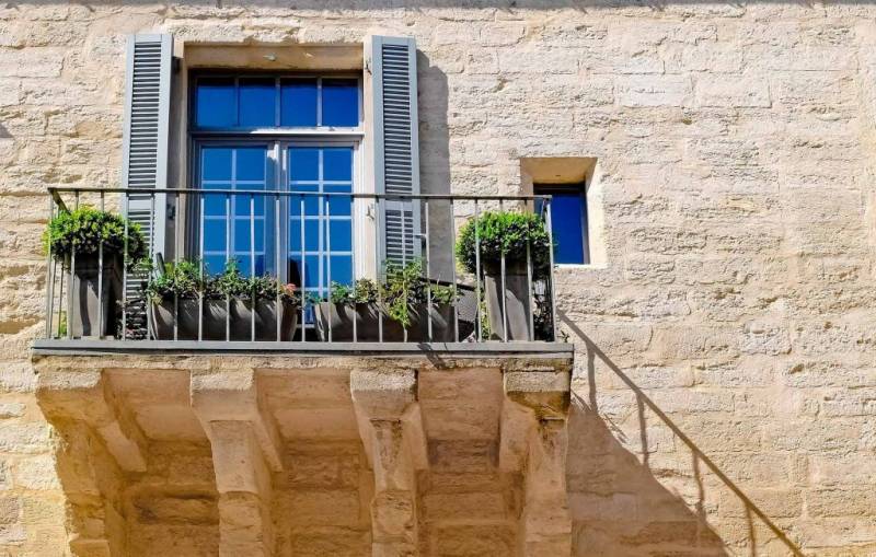 vue sur un balcon d'une maison typique du sud